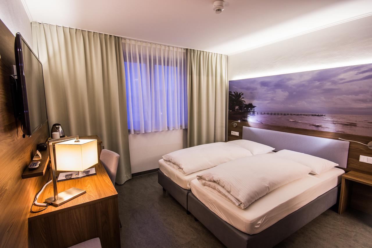 Hotel7Continents Neutraubling Buitenkant foto